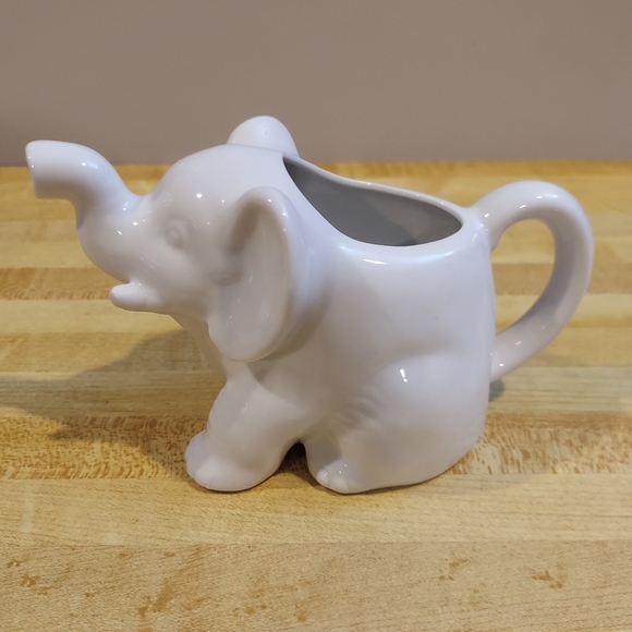 VINTAGE HIC JAPAN HAND-MADE GLOSSY WHITE CERAMIC ELEPHANT MILK/CREAMER 0oz 4"x6" - Picture 2 of 7